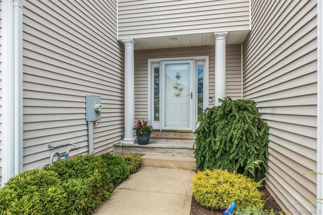 3402 Willow Pond Drive, Riverhead, NY 11901