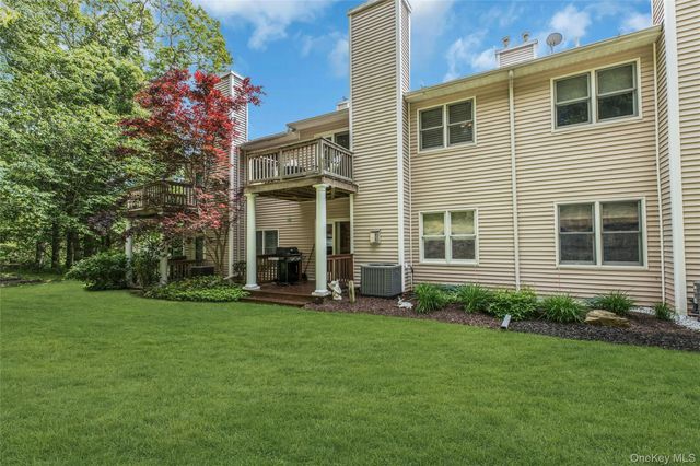 3402 Willow Pond Drive, Riverhead, NY 11901