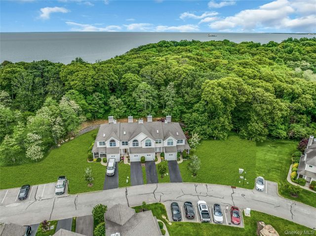 3402 Willow Pond Drive, Riverhead, NY 11901
