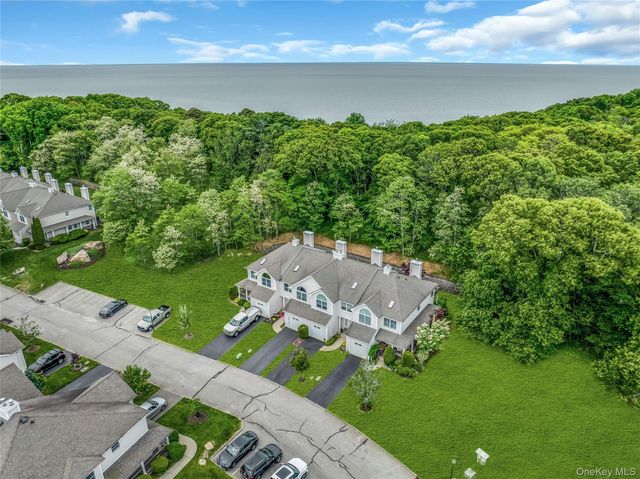 3402 Willow Pond Drive, Riverhead, NY 11901