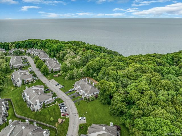 3402 Willow Pond Drive, Riverhead, NY 11901