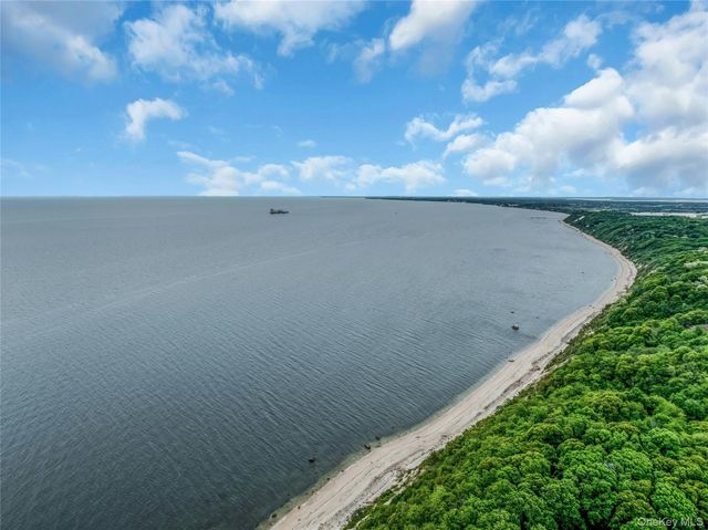 3402 Willow Pond Drive, Riverhead, NY 11901