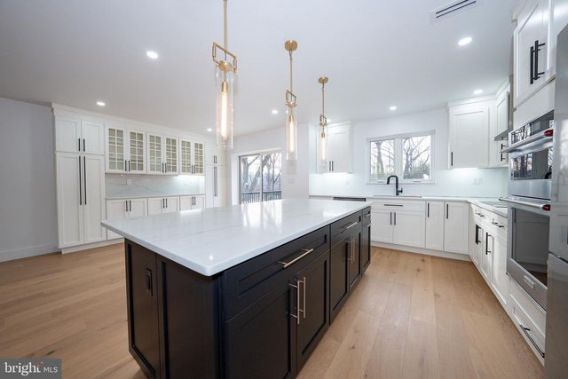 212 ARONIMINK DR, Newtown Square, PA 19073