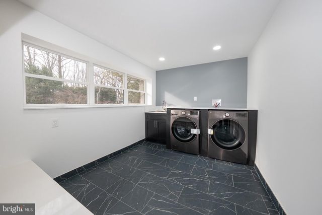 212 ARONIMINK DR, Newtown Square, PA 19073