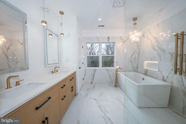 212 ARONIMINK DR, Newtown Square, PA 19073