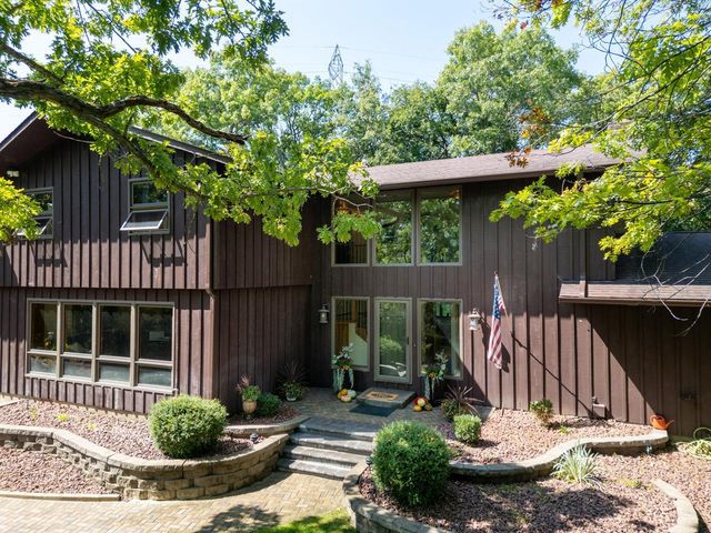 2329 Summit Drive, Janesville, WI 53548