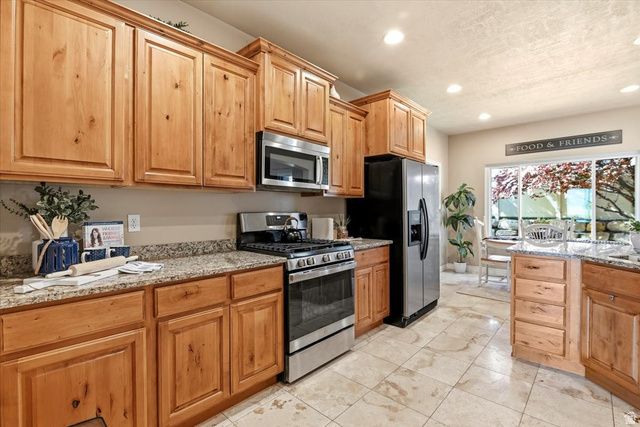 2421 S MAVERICK RD, Saratoga Springs, UT 84045