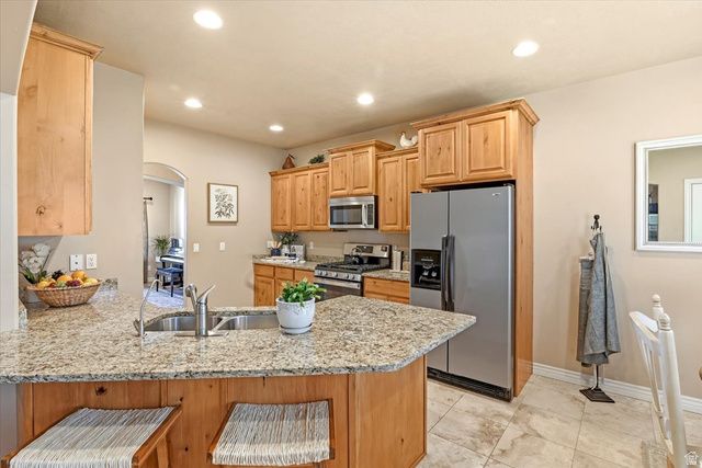 2421 S MAVERICK RD, Saratoga Springs, UT 84045