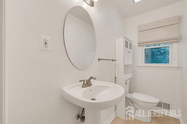 1040 Hillside Drive, North Brunswick, NJ 08902