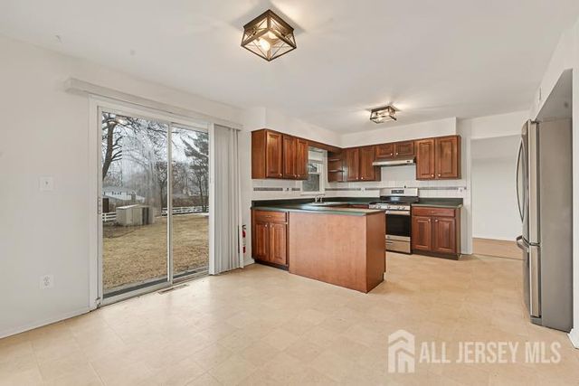 1040 Hillside Drive, North Brunswick, NJ 08902