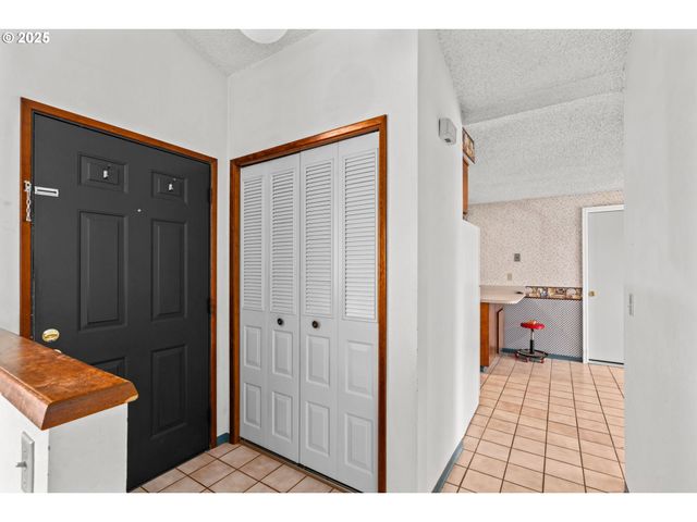 798 DRIFTWOOD Dr, Eugene, OR 97402