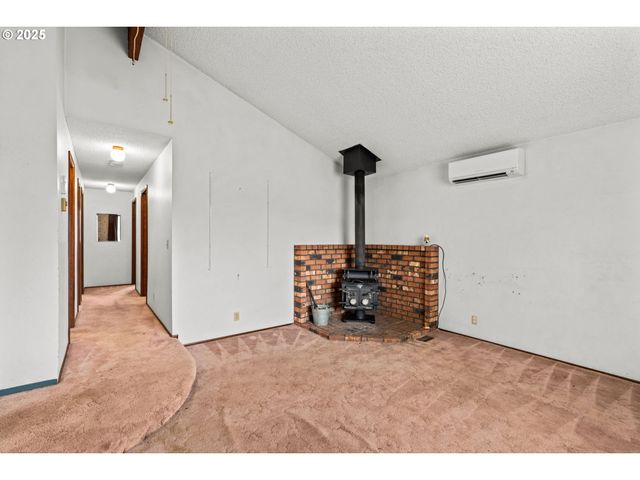 798 DRIFTWOOD Dr, Eugene, OR 97402