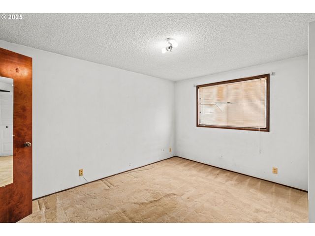 798 DRIFTWOOD Dr, Eugene, OR 97402