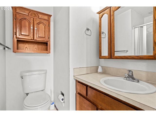 798 DRIFTWOOD Dr, Eugene, OR 97402