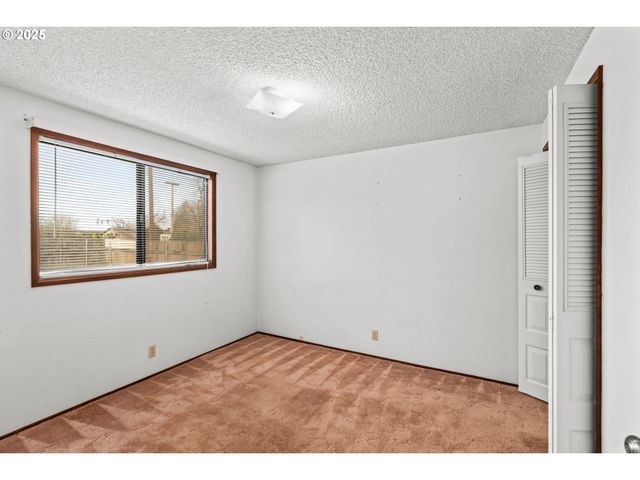 798 DRIFTWOOD Dr, Eugene, OR 97402