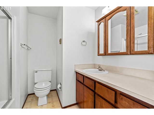 798 DRIFTWOOD Dr, Eugene, OR 97402