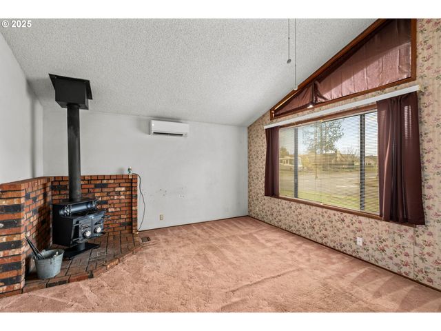 798 DRIFTWOOD Dr, Eugene, OR 97402