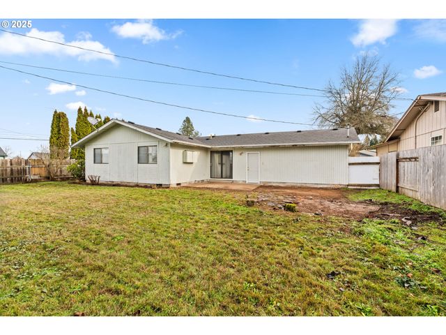 798 DRIFTWOOD Dr, Eugene, OR 97402