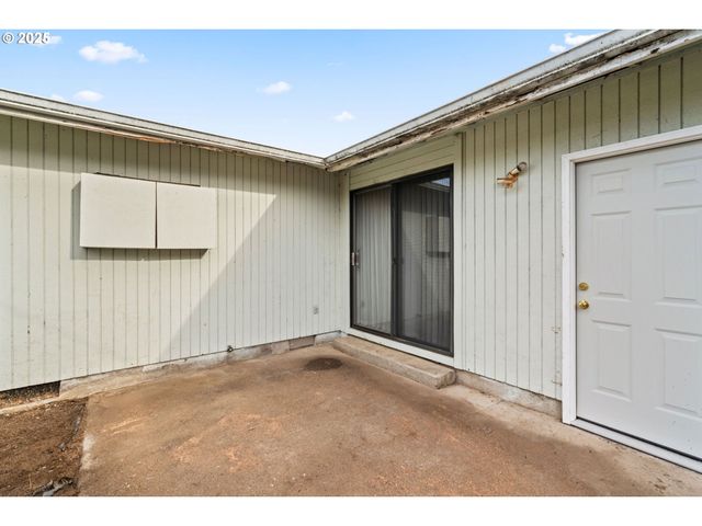 798 DRIFTWOOD Dr, Eugene, OR 97402