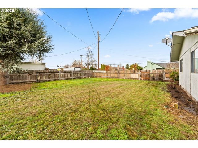 798 DRIFTWOOD Dr, Eugene, OR 97402