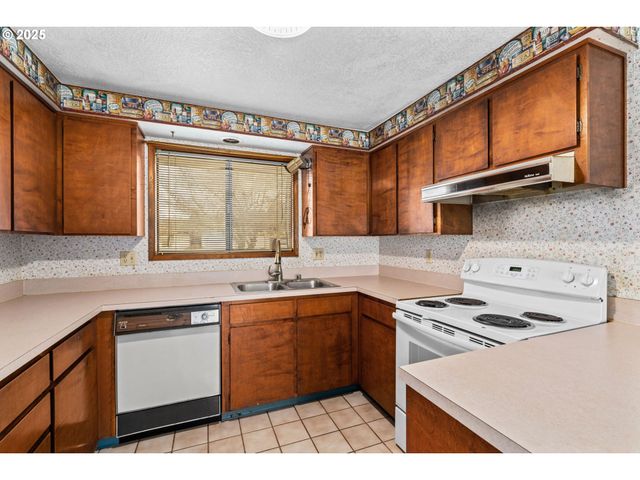 798 DRIFTWOOD Dr, Eugene, OR 97402