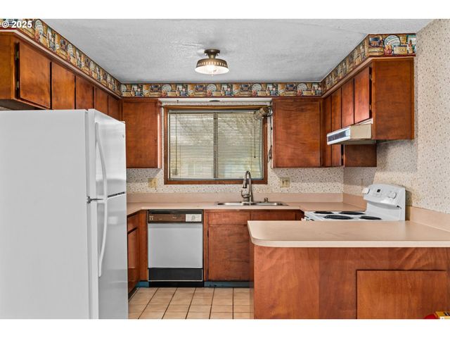 798 DRIFTWOOD Dr, Eugene, OR 97402