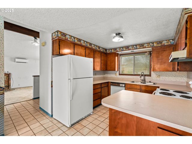 798 DRIFTWOOD Dr, Eugene, OR 97402