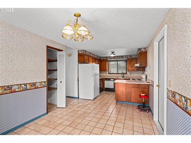 798 DRIFTWOOD Dr, Eugene, OR 97402