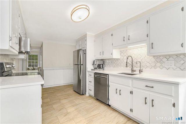 792 Smith Ridge Road, New Canaan, CT 06840