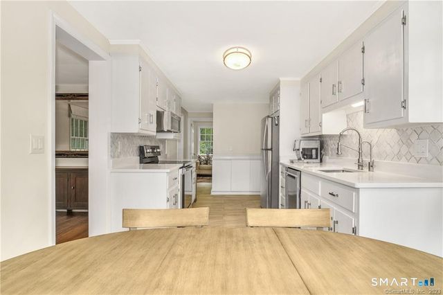 792 Smith Ridge Road, New Canaan, CT 06840