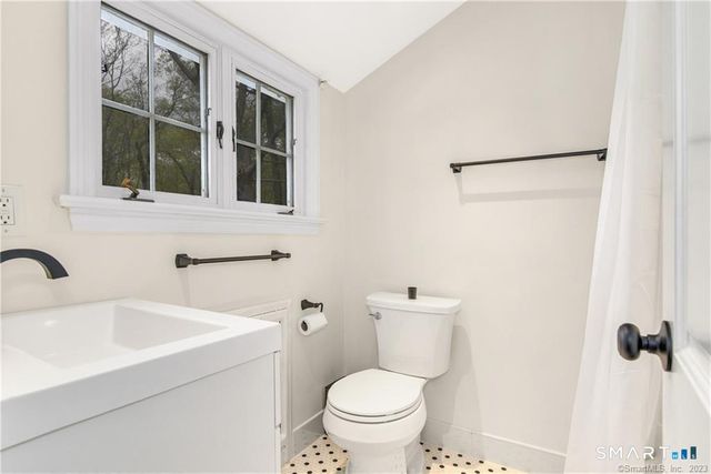 792 Smith Ridge Road, New Canaan, CT 06840