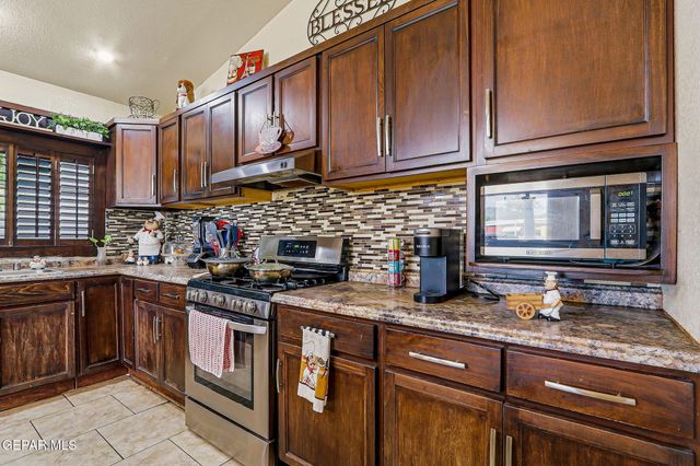 7335 BUCKHORN Street, Canutillo, TX 79835