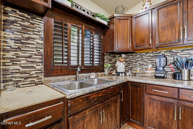 7335 BUCKHORN Street, Canutillo, TX 79835