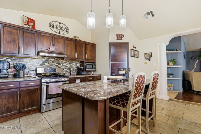 7335 BUCKHORN Street, Canutillo, TX 79835