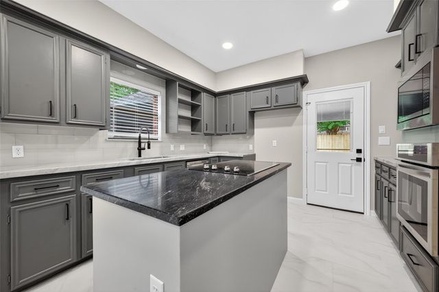 1730 Hodge Lake Lane, Sugar Land, TX 77478