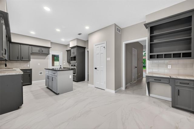 1730 Hodge Lake Lane, Sugar Land, TX 77478
