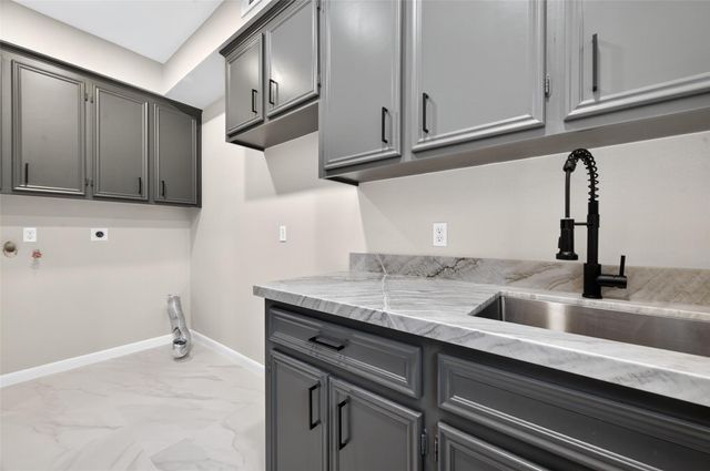 1730 Hodge Lake Lane, Sugar Land, TX 77478