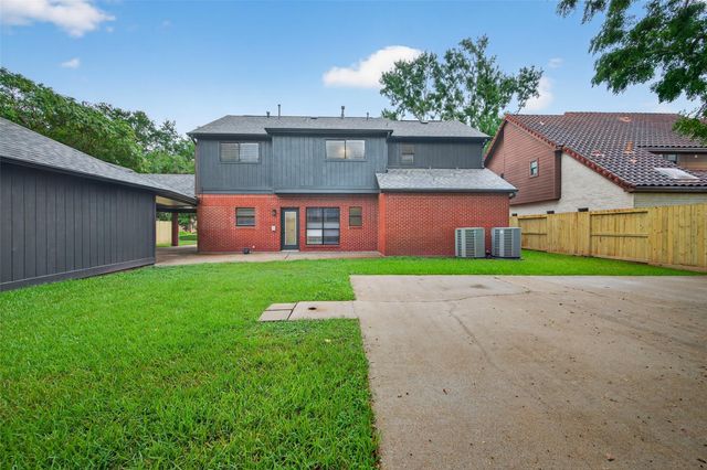 1730 Hodge Lake Lane, Sugar Land, TX 77478