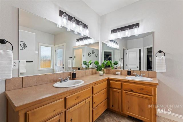 676 W Anton Dr, Meridian, ID 83646