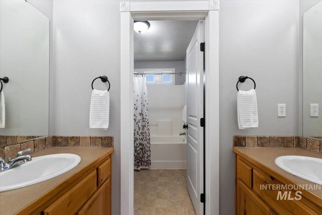 676 W Anton Dr, Meridian, ID 83646