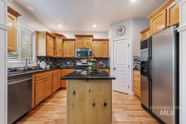 676 W Anton Dr, Meridian, ID 83646