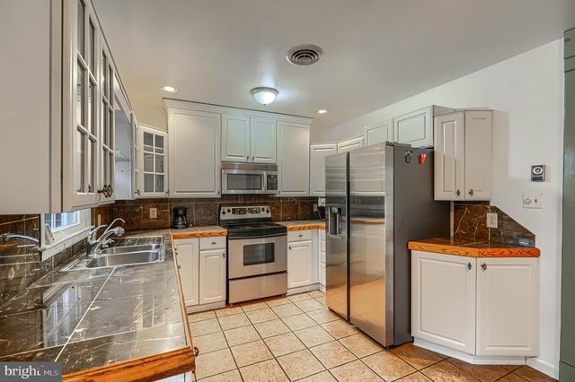 12 THRUWAY DR, Colora, MD 21917