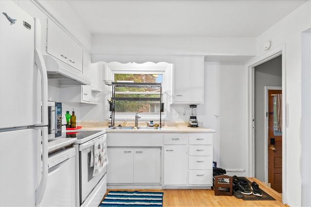 1015 N Maple Road, Ann Arbor, MI 48103