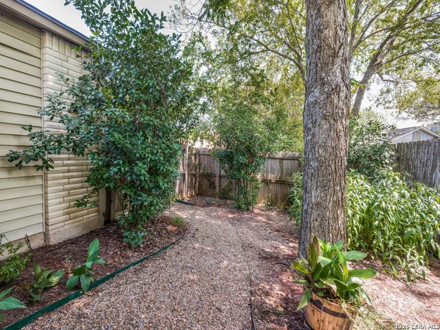 5718 LARKDALE DR, San Antonio, TX 78233