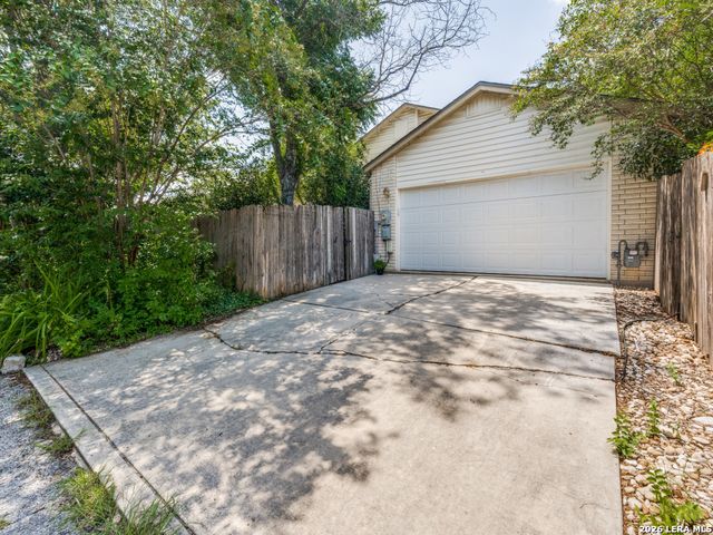 5718 LARKDALE DR, San Antonio, TX 78233