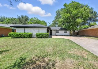 214 W Dorris Drive, Grand Prairie, TX 75051