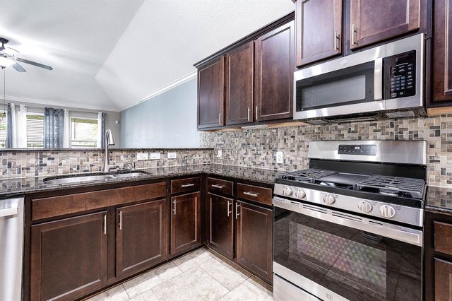 3050 Coreopsis Court, Dickinson, TX 77539