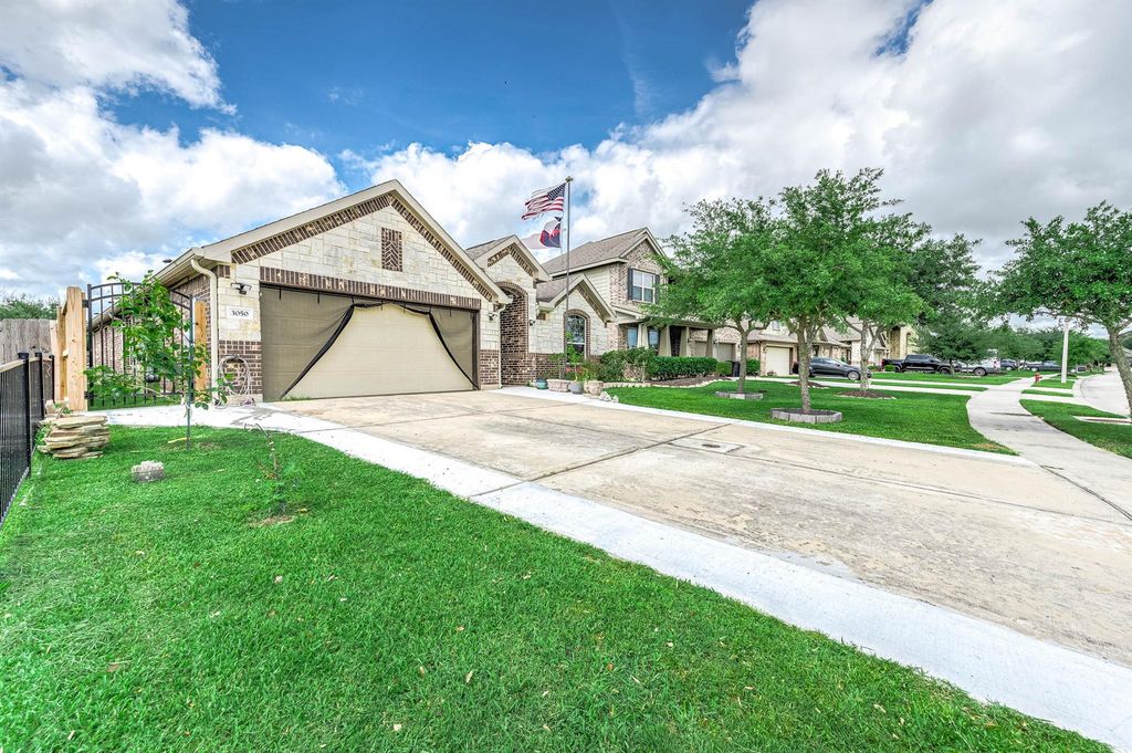 3050 Coreopsis Court, Dickinson, TX 77539