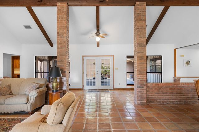 179 Stiewert Ln, Paige, TX 78659