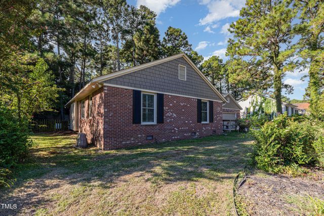 2425 Torcross Drive, Fayetteville, NC 28304